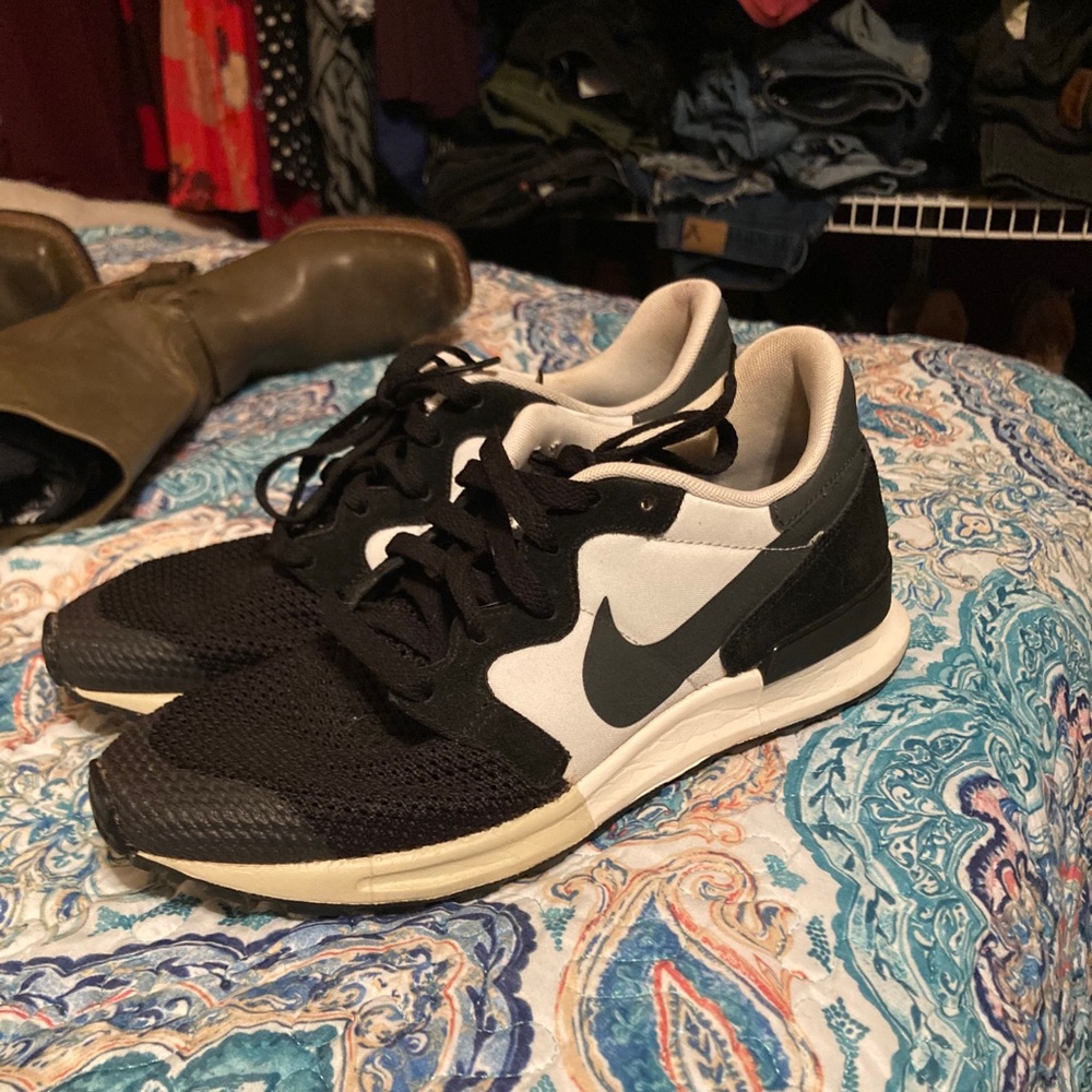 Nike Air Berwuda 2016 Black and White Colorway